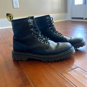 Size 9 men’s/ women’s 10 1/2 Doc Martens.